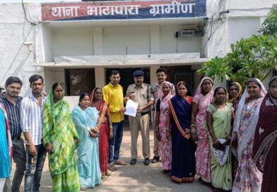 टोनाटार में अवैध शराब बिक्री के खिलाफ महिलाओं ने भाटापारा ग्रामीण थाना में ज्ञापन सौंपा