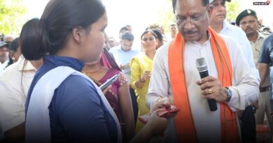 सीमावर्ती गांव की बैगा छात्रा बनी टॉपर, मुख्यमंत्री से मिली सराहना और सम्मान