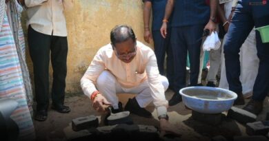 मुख्यमंत्री ने खुद रखा सोखता गड्ढे में ईंट, जल संरक्षण के प्रति जताई प्रतिबद्धता