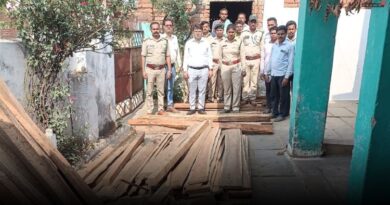 वन विभाग की सख्त कार्रवाई: सोनाखान में 50 हजार की अवैध इमारती लकड़ी जब्त