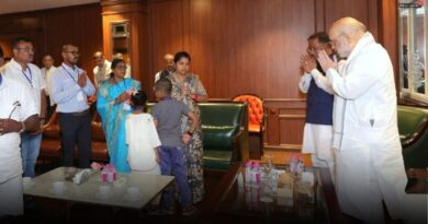 शहीद आकाश राव गिरिपुंजे को श्रद्धांजलि: केंद्रीय गृह मंत्री अमित शाह ने परिजनों से की मुलाकात, वीरता को बताया ‘अविस्मरणीय बलिदान’