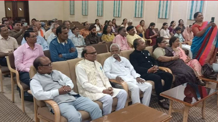 आकांक्षा रेडियो श्रोता संघ ने मनाया आकाशवाणी रायपुर का 62 वाँ स्थापना दिवस