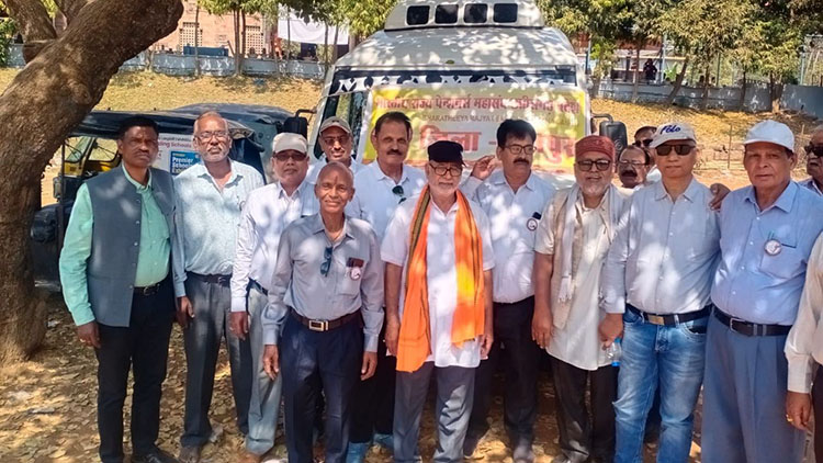 रायपुर में पेंशनर्स महासंघ की धार्मिक एवं सांस्कृतिक यात्रा संपन्न