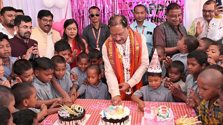 मुख्यमंत्री विष्णुदेव साय ने बगिया बालक आश्रम में बच्चों के बीच मनाया 62वां जन्मदिवस