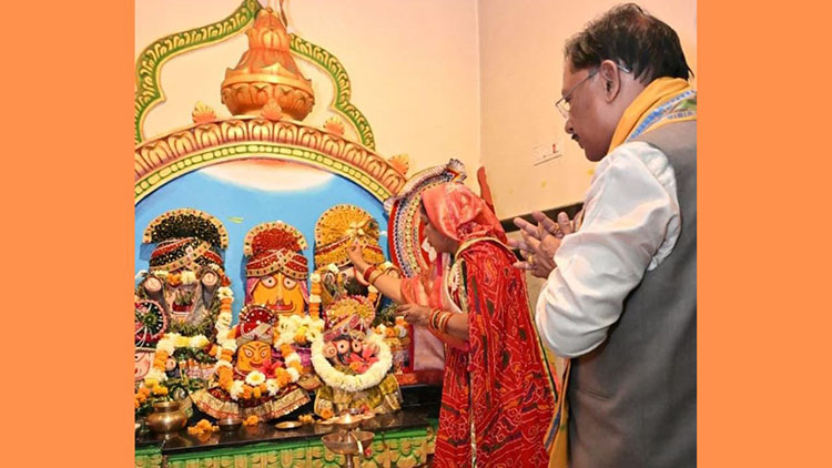 मुख्यमंत्री विष्णुदेव साय ने दोकड़ा के श्री जगन्नाथ मंदिर में की पूजा-अर्चना, प्रदेश की खुशहाली की कामना