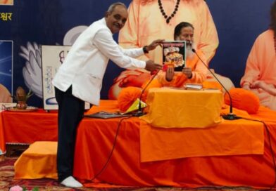 दुर्ग में परमहंस स्वामी प्रज्ञानानंद गिरि ने ‘पवनपुत्र टाइम्स’ के ‘मानस में बजट’ अंक का किया विमोचन