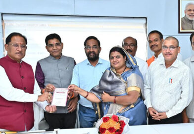 मुख्यमंत्री से मनवा कुर्मी क्षत्रिय समाज के प्रतिनिधिमंडल की मुलाकात, महाअधिवेशन का दिया निमंत्रण