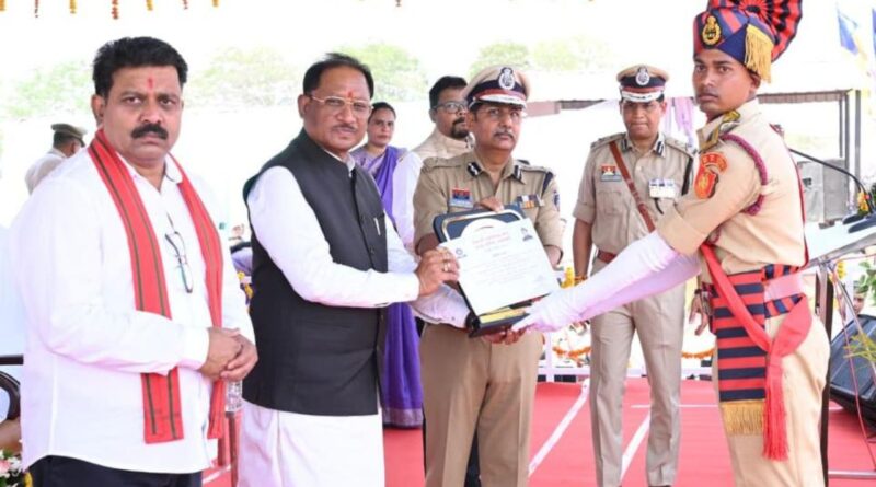 चंदखुरी पासिंग आउट परेड: 859 प्रशिक्षुओं का दीक्षांत समारोह संपन्न, आधुनिक तकनीक व संवेदनशीलता पर जोर—मुख्यमंत्री