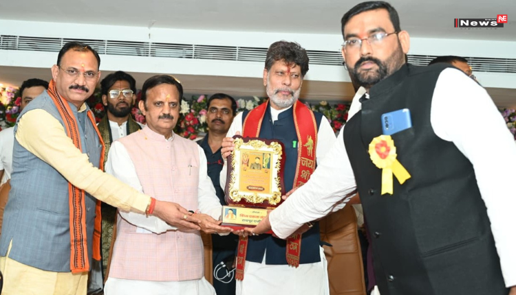 रीवा-रायपुर हवाई सेवा से बढ़ेगी कनेक्टिविटी, विकास को मिलेगा नया गति: उपमुख्यमंत्री राजेन्द्र शुक्ल