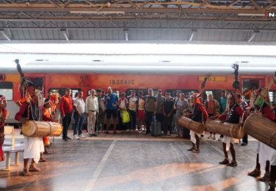 खेलो इंडिया ट्राइबल गेम्स: केरल की टीम जगदलपुर पहुंची, लोकनृत्य से हुआ भव्य स्वागत