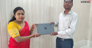 आधार सेवाएं देकर आत्मनिर्भर बनीं संगीता सिंह, ग्रामीण महिलाओं के लिए बनीं प्रेरणा