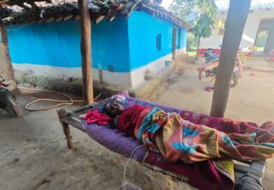 मानवता की मिसाल: गंभीर बीमार महिला को बाइक से लाए पति, प्रशासन ने तुरंत दिलाया इलाज