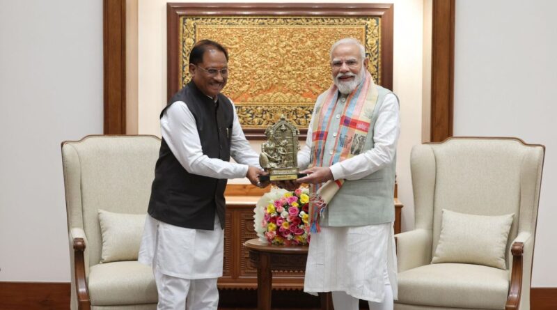 मुख्यमंत्री विष्णुदेव साय ने प्रधानमंत्री नरेंद्र मोदी को सौंपा बस्तर के समग्र विकास का ब्लूप्रिंट