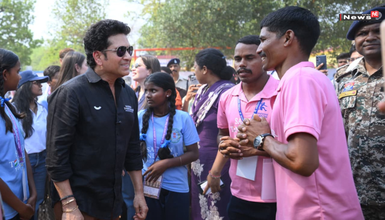 बस्तर पहुंचे सचिन तेंदुलकर, खेलों के जरिए बदलाव की नई तस्वीर उभरी